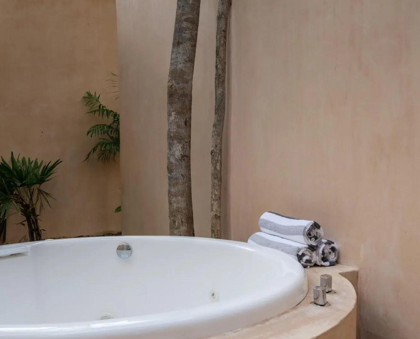 アパート Escape To Nature, Pool, Jacuzzi, Gym & Yoga Space トゥルム メキシコ