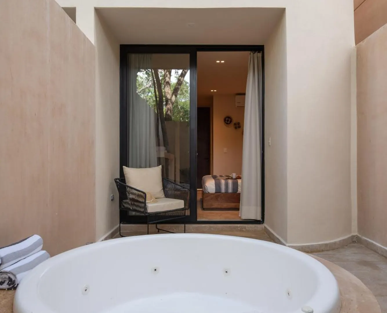 Escape To Nature, Pool, Jacuzzi, Gym & Yoga Space トゥルム アパート